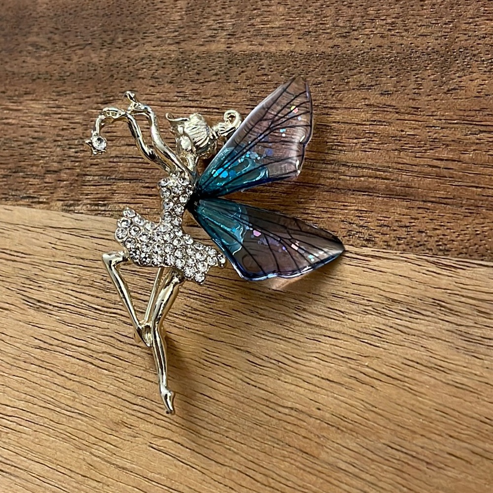 Pretty Fairy Pixie Pin Brooch with Wings B40